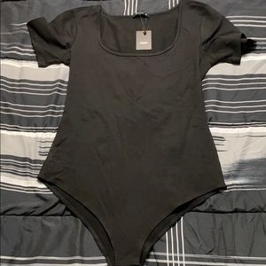 Short sleeve body suit